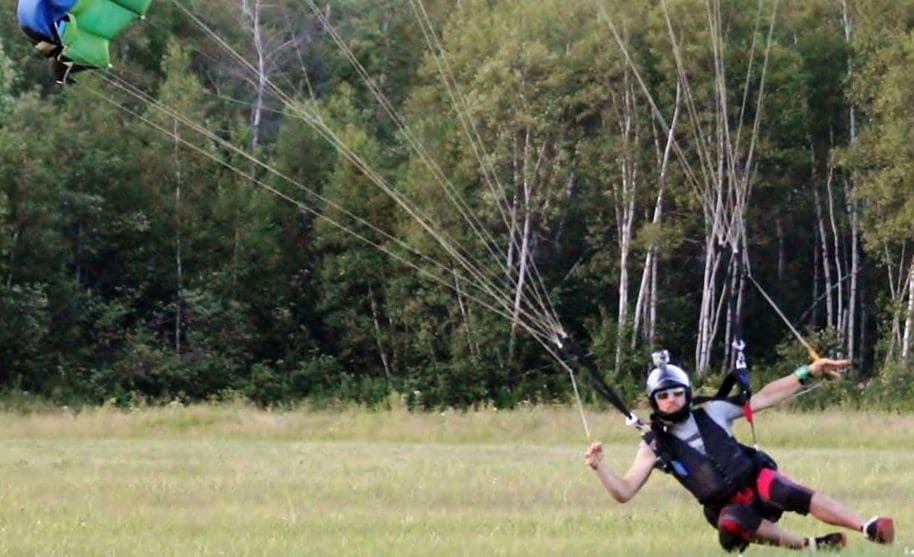 Le pilotage de voilures (Swooping) - Saut en parachute